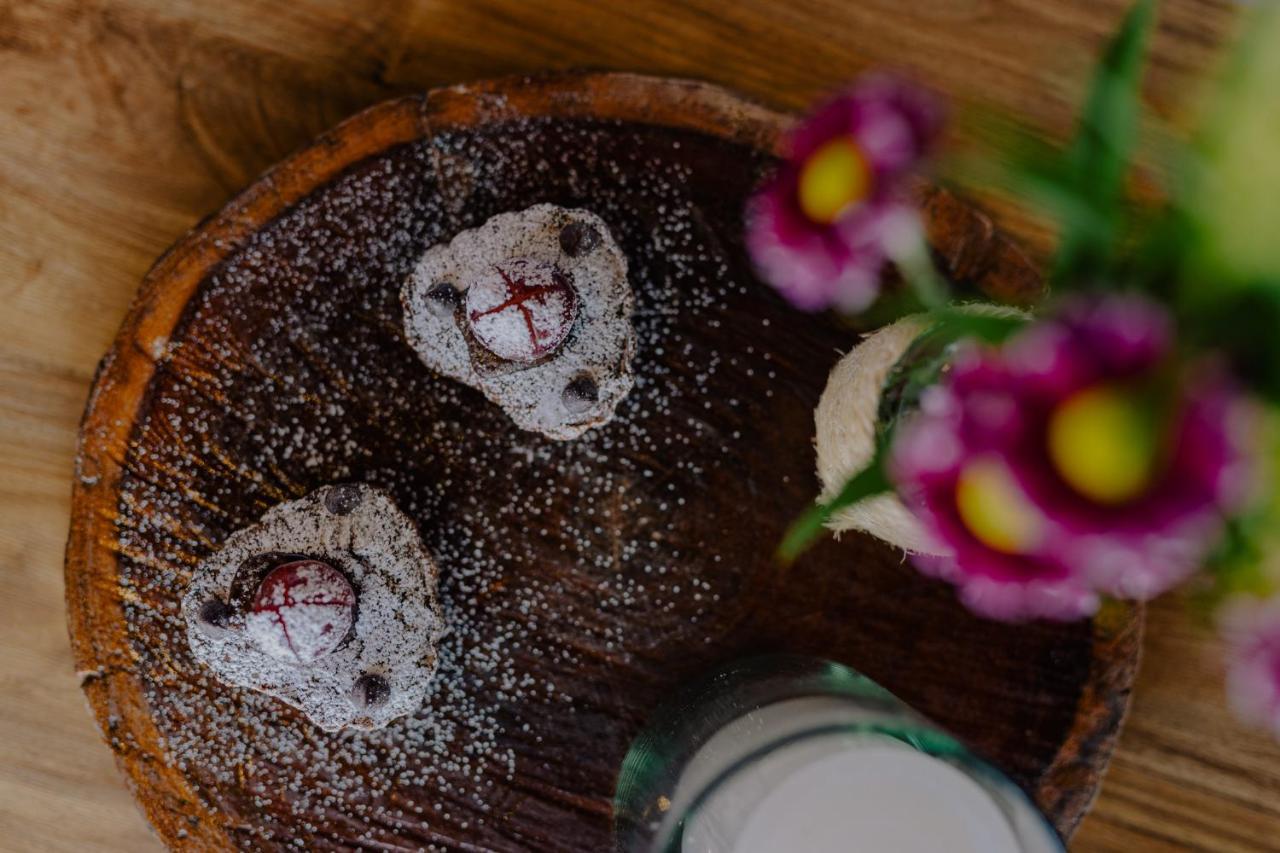 Guatapé The Boato Hotel מראה חיצוני תמונה A chocolate cake