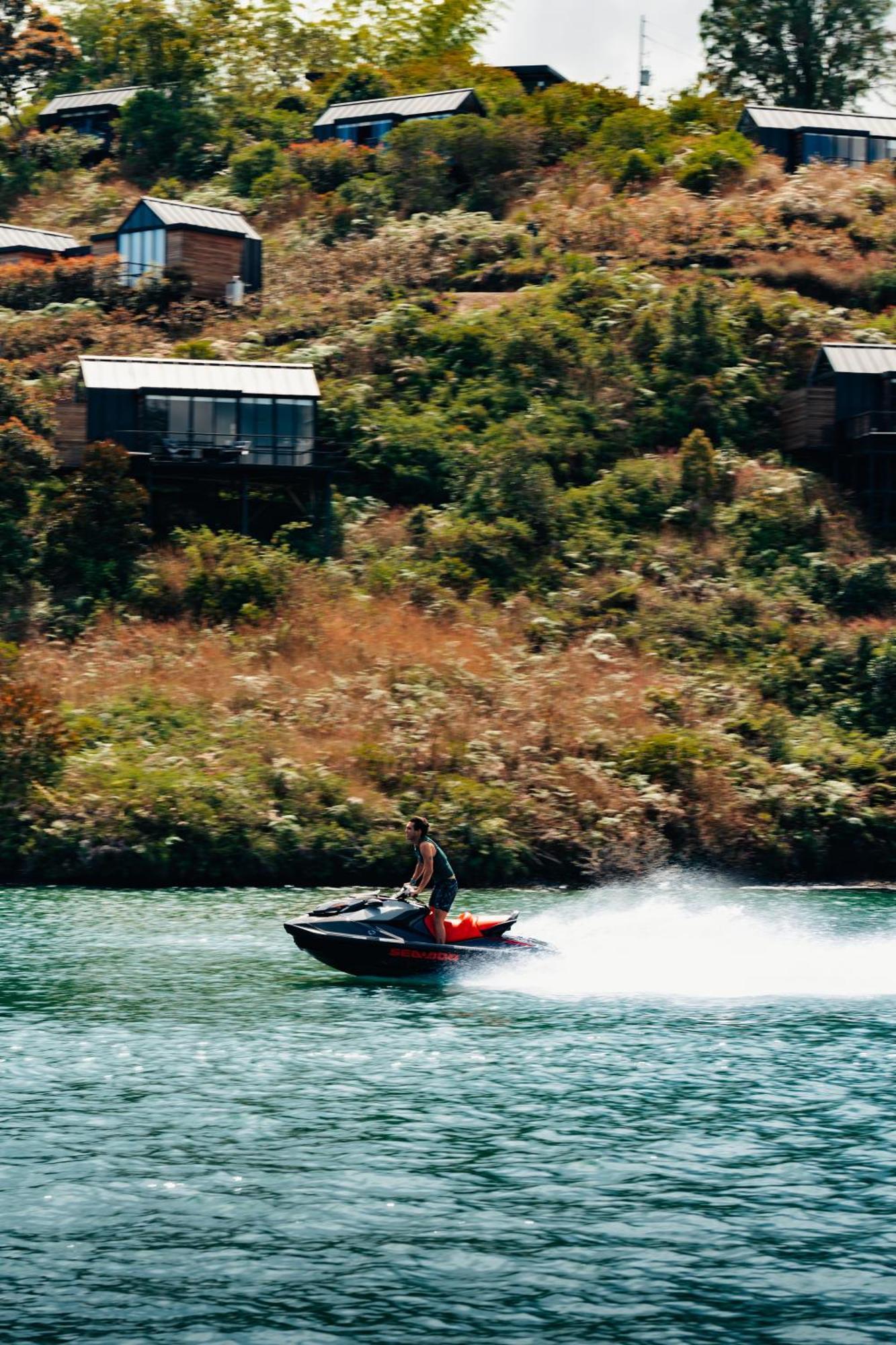 Guatapé The Boato Hotel מראה חיצוני תמונה Jet skiing on the Waikato River