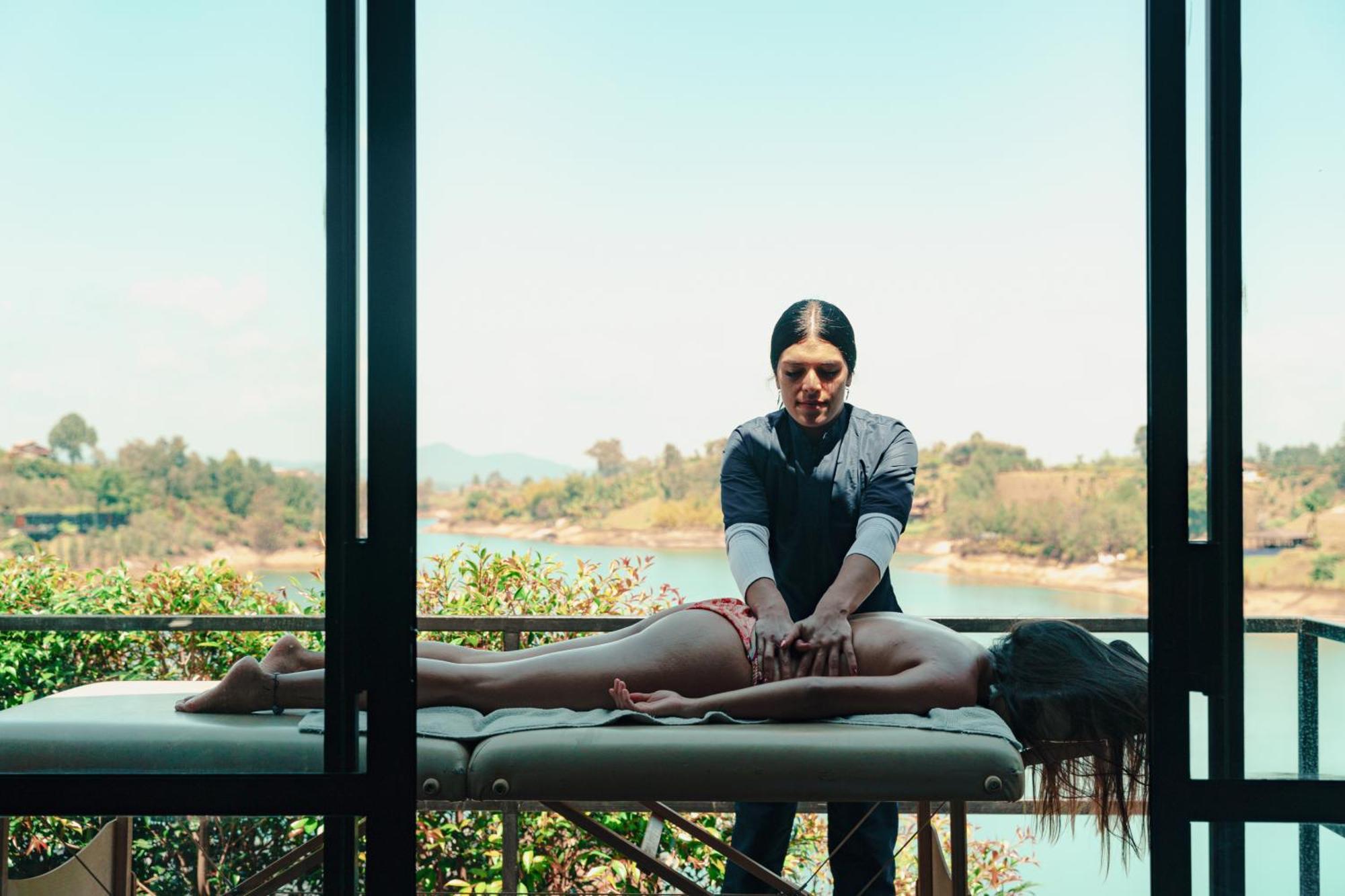 Guatapé The Boato Hotel מראה חיצוני תמונה Thai massage