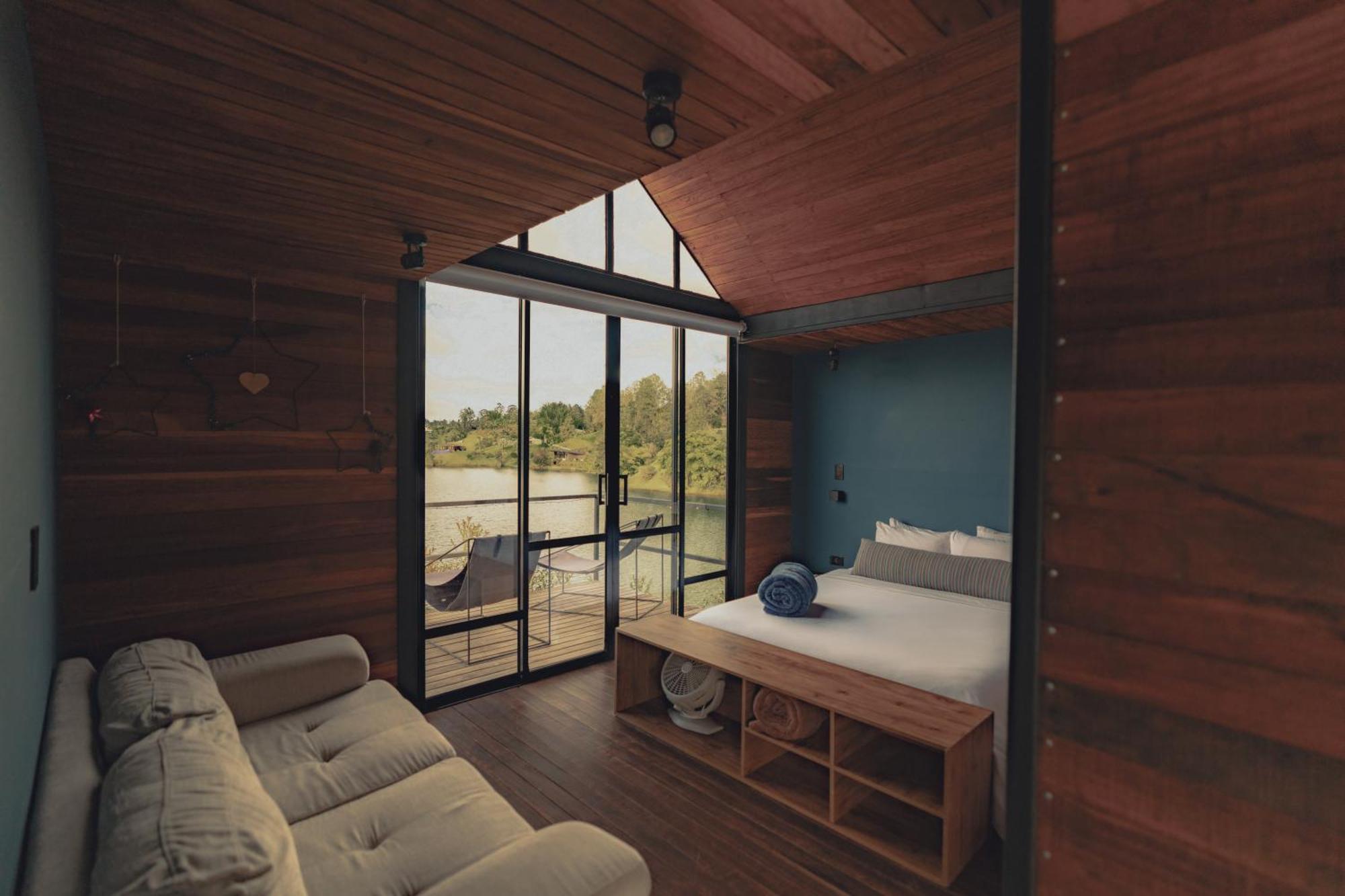 Guatapé The Boato Hotel מראה חיצוני תמונה Interior of a cabin