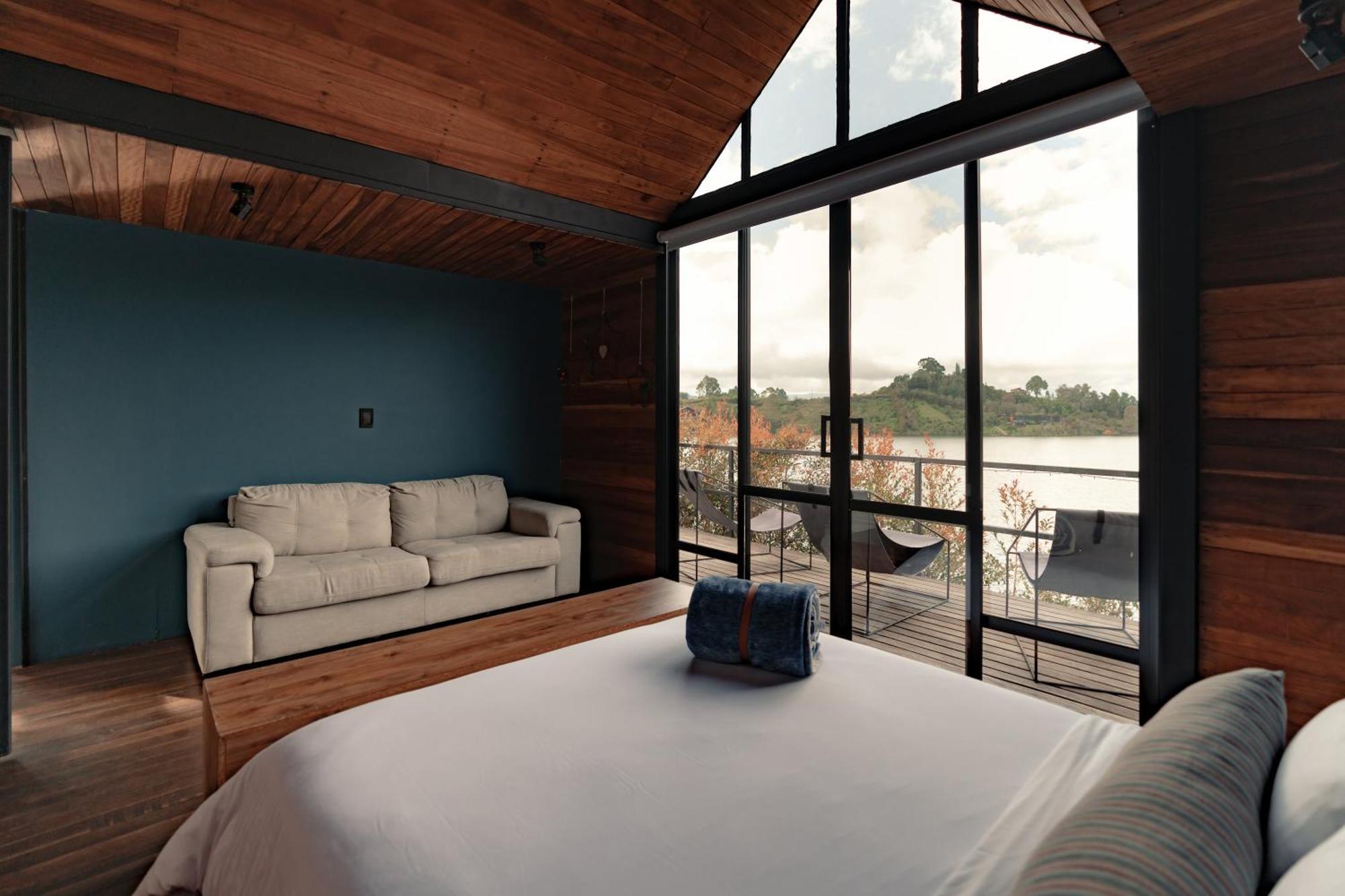 Guatapé The Boato Hotel מראה חיצוני תמונה A bedroom in a house